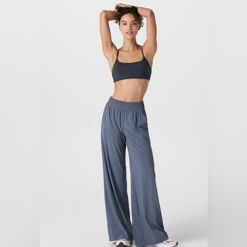 Vuori Villa Wide Leg Pant, Azure, M
Never worn!